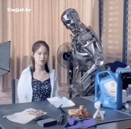 밥 먹여주는 로봇