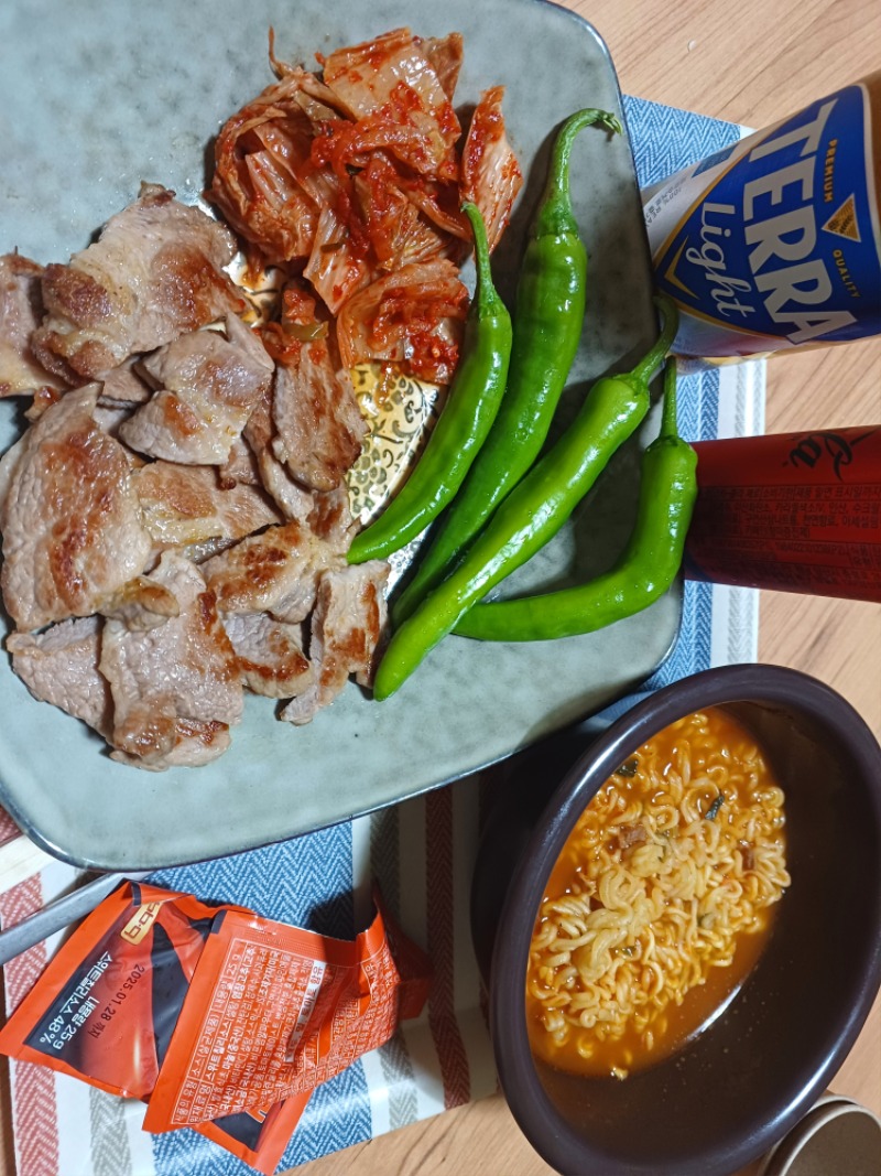 야식챙겨드세요~