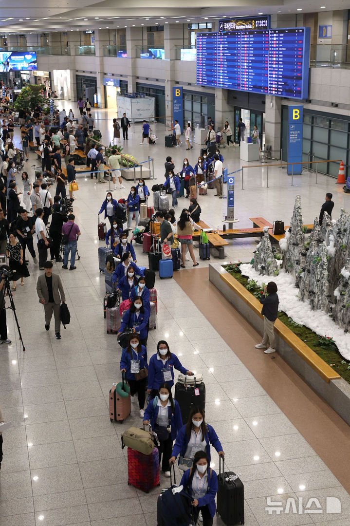 필리핀 여자 가사관리사 100명 입국