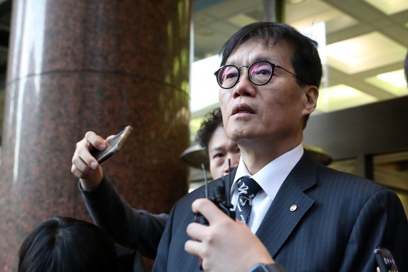 뉴스 좀 몰아보는데 창드형 얼굴이...