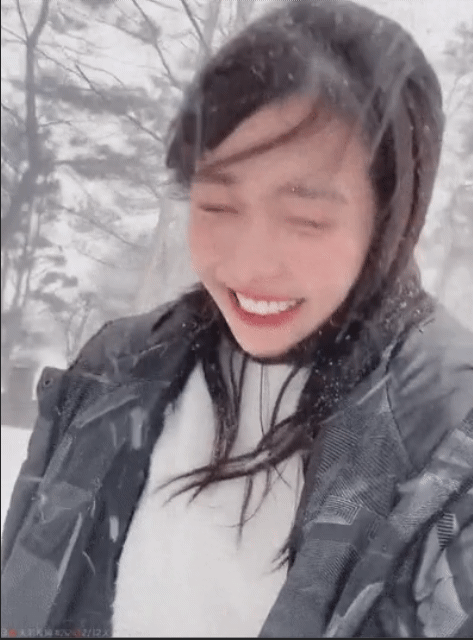 눈발에 얼굴박살났다는 그녀