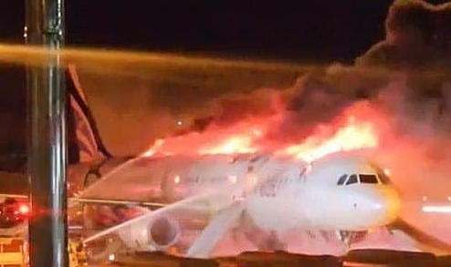 홍콩행 에어부산 A321 전소