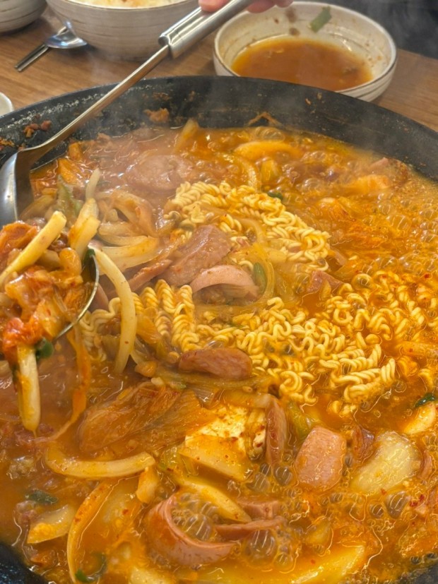 못참고 오늘은 부대찌개로 갑니다!