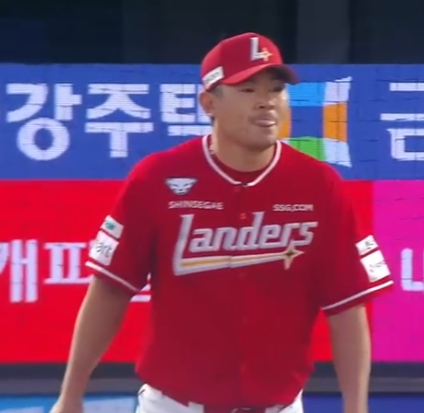무사만루 노경은 투수 글러브 색보소