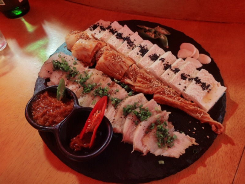 술 한잔들 가시지요!