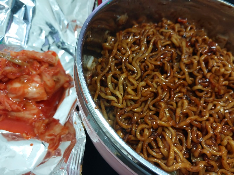 사천 짜파게티 두개진행가자요 ㅅㅅ