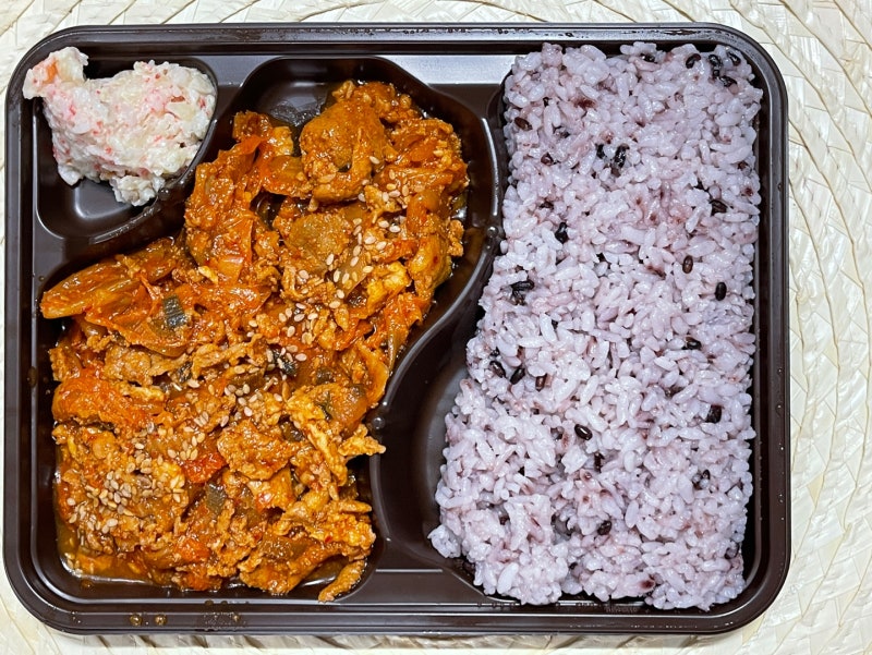 김치제육 도시락으로 간다요 ㄷㄷ