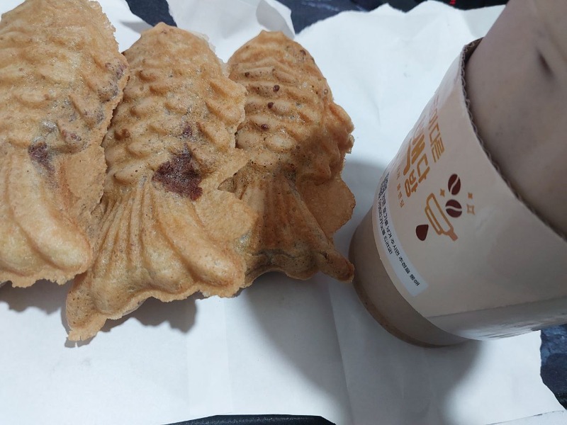 붕어빵을 아직까지 ㄷㄷ