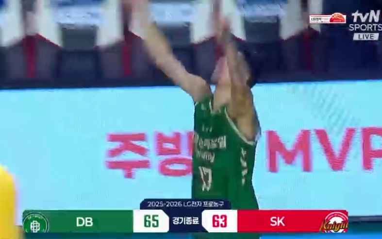 오늘의 명장면 1.1초 알바노 버저비터 3점 동부승