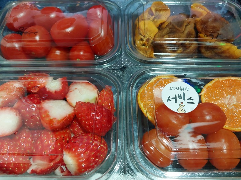 붕어빵 초코라떼 / 과일 딸기 비싸네요