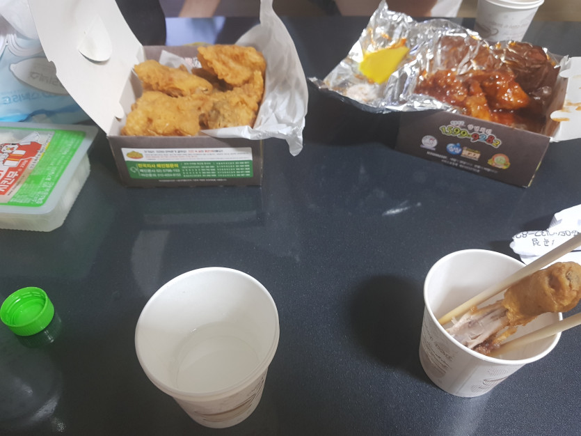 맛저들하세요 전 치킨입니다