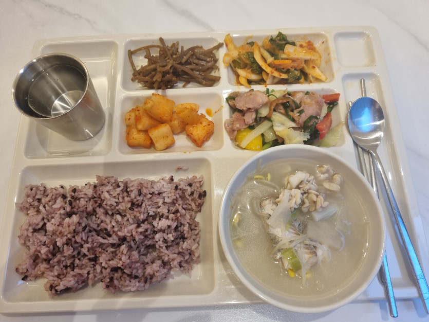 요즘 구내식당 ㅎ