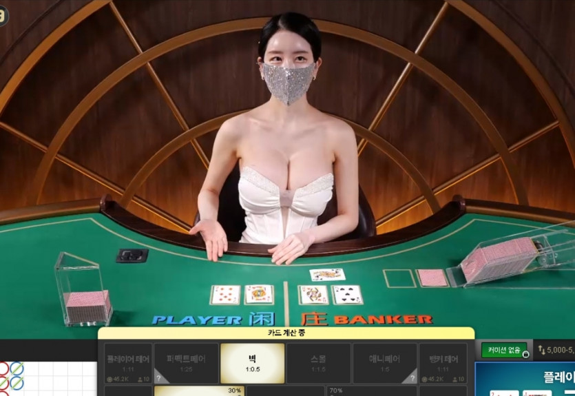 둘중에 어떤 딜러가 더 이쁜가요..?