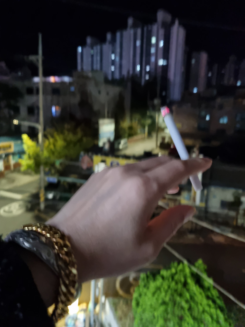 새벽 담배 한대  ㅎ